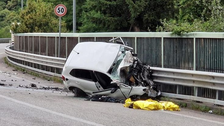 Scontro frontale nel Bresciano, muoiono due sorelle di 14 e 23 anni: tornavano a casa a Livigno