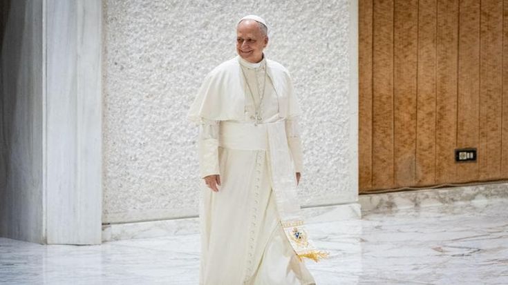 Papa Leone, la scelta di vivere in mansarda: stile minimal e palestra
