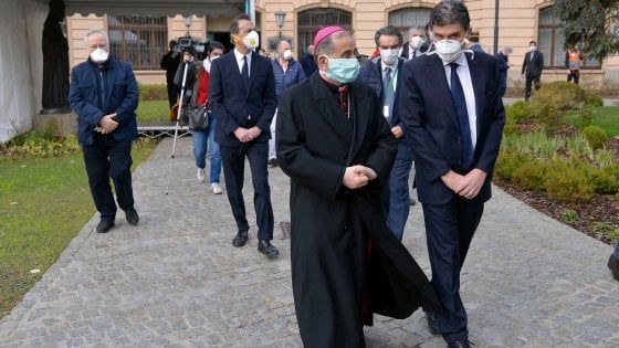 Coronavirus, all'ospedale della Fiera di Milano la benedizione di Delpini. Primi pazienti "tra domenica e lunedì"