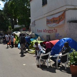 L’odissea del Baobab: “I migranti continuano ad arrivare, dalle istituzioni nessuna risposta”