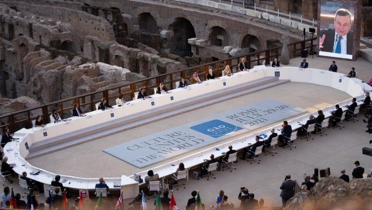 Ladri di libri, ladri per bene. Colosseo, pediluvio universale
