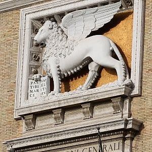 Rischio scalate? "Generali è forte e solida"