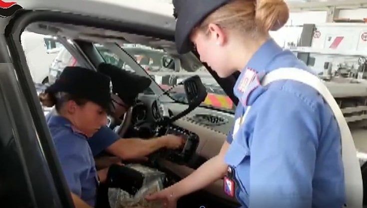 La cocaina viaggiava nel cruscotto delle auto: otto arresti per spaccio in Valle di Susa