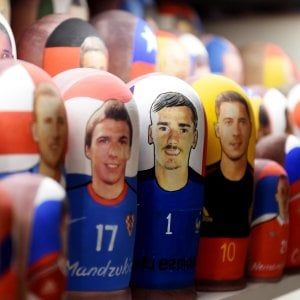 Gli italiani e i calcio: freddi sulla pay-tv, per magliette&Co. una spesa da 73 euro