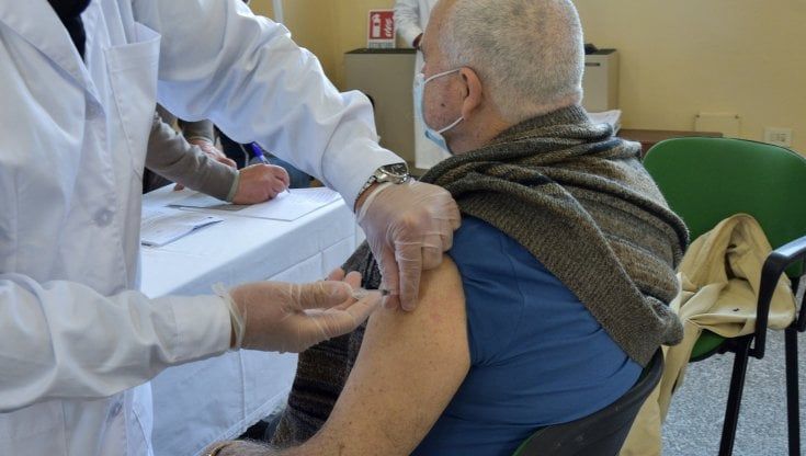 Medici di base, è scontro in Campania: gli assistiti denunciano chi non vuole vaccinare