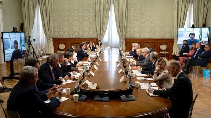 Naufraga il salario minimo a 9 euro l’ora: arriva l’emendamento della maggioranza. Le opposizioni: “Colpo di mano”