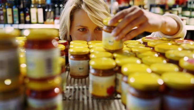 Tra inflazione e incertezza, gli italiani tornano a risparmiare 