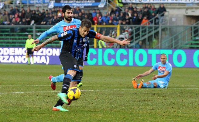 Napoli che disfatta<br />l'Atalanta passa tre volte