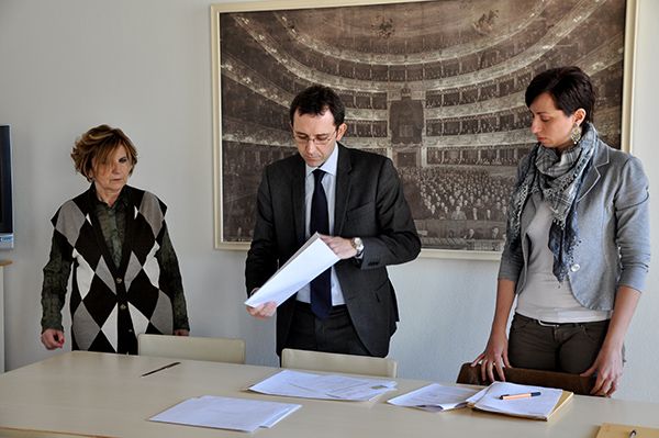 Nuovo caff&egrave; al Teatro Regio<br />con tavoli anche all'esterno