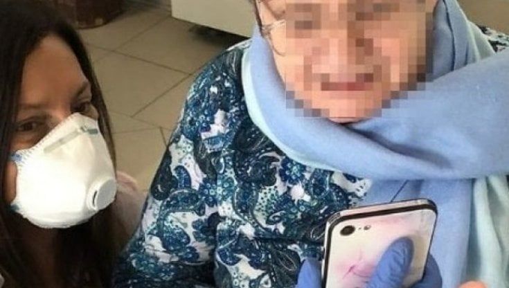 Le compagnie telefoniche rispondono all'appello della ministra Pisano: "Giga gratis per Natale"