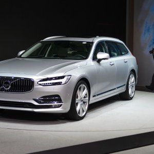 Nuova Volvo V90, la super station wagon