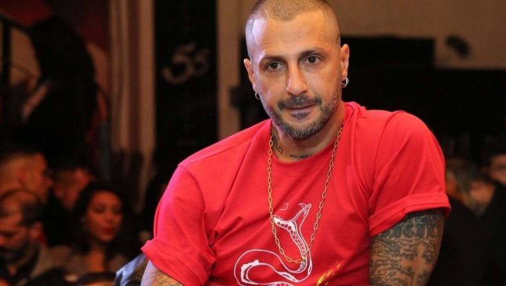Fabrizio Corona condannato a un anno e 10 mesi di carcere: tentò furto in appartamento con ex carabiniere 