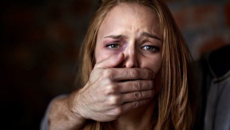 Violenza sulle donne: nell’ultimo anno le ricerche del numero antiviolenza sono cresciute del 127%