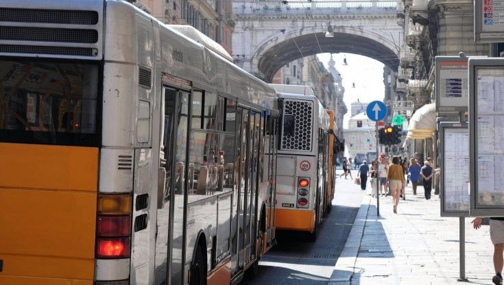 Genova, i bus tornano ai livelli pre Covid, corse potenziate per l'ingresso a scuola