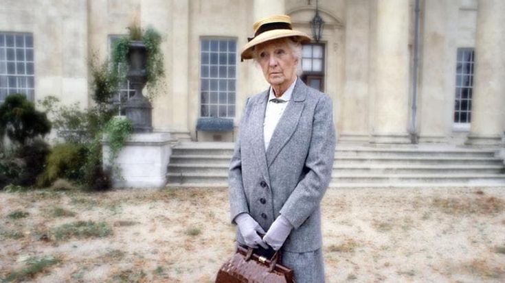 Giancarlo De Cataldo: Agatha Christie, una lady insopportabile. Anzi, irresistibile