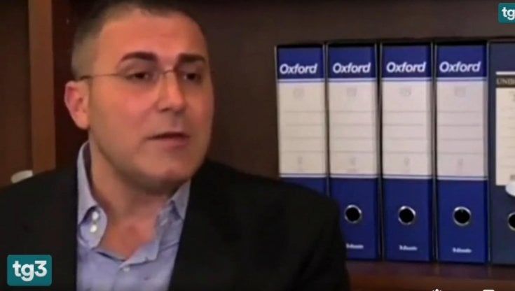 Omar Confalonieri, una vittima dell'agente immobiliare arrestato per le violenze: "Una tisana drogata, poi gli abusi"