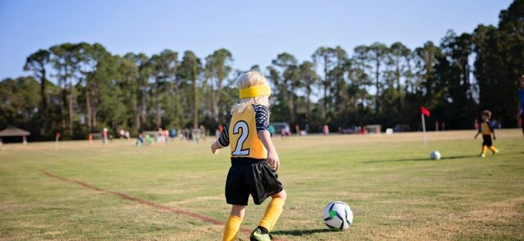 Calcio e bambini, vietati i colpi di testa