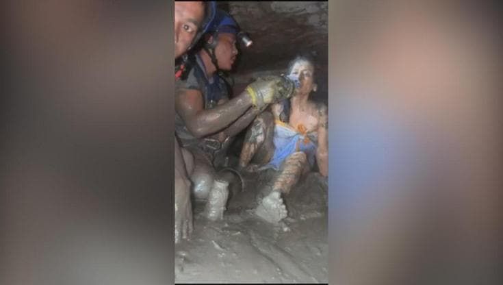 Alluvione Nepal, anziana ritrovata viva 10 giorni dopo la valanga di ghiaccio e fango