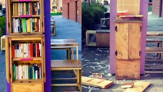 Milano, vandali distruggono la Piccola biblioteca libera: raccolta fondi per rimetterla a posto