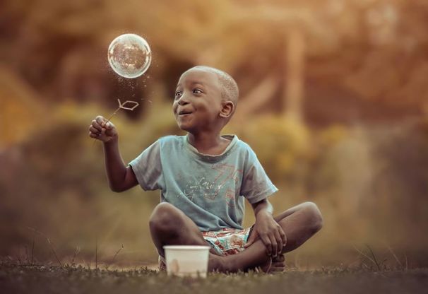 Che cos'è un sorriso? Il vocabolario fotografico dell'infanzia