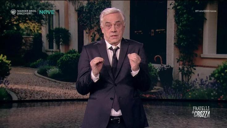 Referendum sulla giustizia, Crozza diventa Tajani: "Con il sì niente sorprese tra capo e collo"