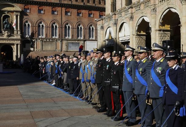 Giornata delle Forze armate, a Bologna la cerimonia in piazza Maggiore
