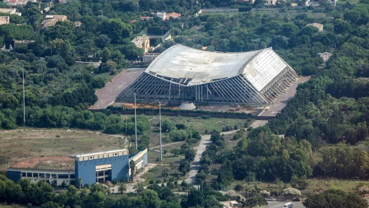 Palasport e piscina ai privati: in arrivo il bando del Comune