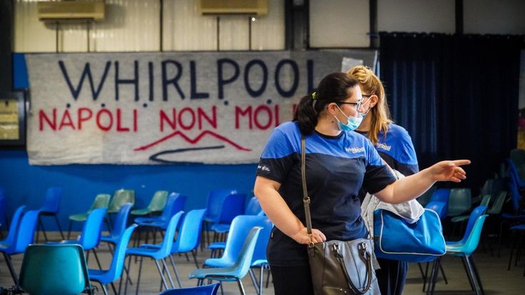  Il governo si rassegna alla fuga di Whirlpool, Patuanelli: “C’è un piano B”