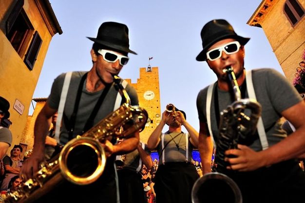 Artisti di strada: musica e performance al "Che Forte Festival"