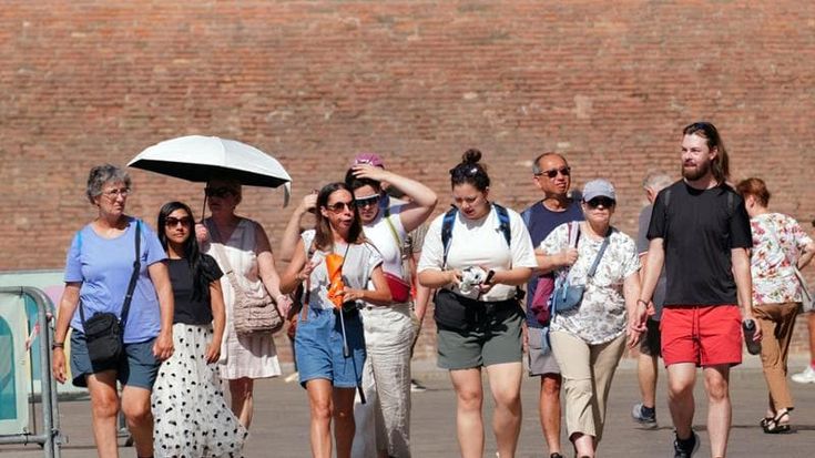 Turismo, gli albergatori di Bologna: “Bene la crescita in centro, ma fuori c’è chi chiude”