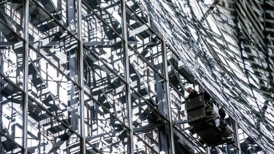Dazi, la Ue spera nell'esenzione. Berlino e Parigi attaccano: "Affronto da Trump"