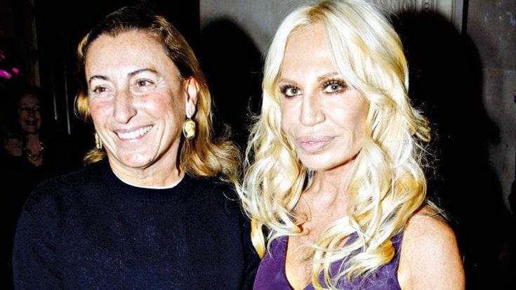Prada compra Versace, le vite parallele delle signore della moda