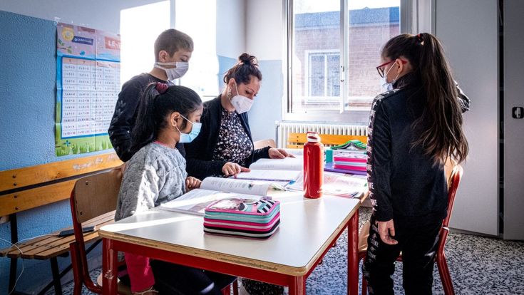 Scuole chiuse in mezza Italia