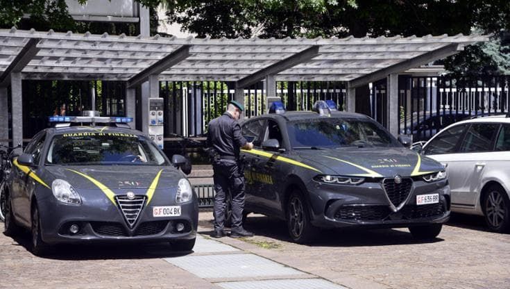Palermo, sfrutta 58 dipendenti di negozi e centri commerciali. Imprenditore arrestato per caporalato