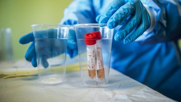 Covid, casi in aumento nelle scuole: 242 focolai ma calano le quarantene dopo le nuove regole 