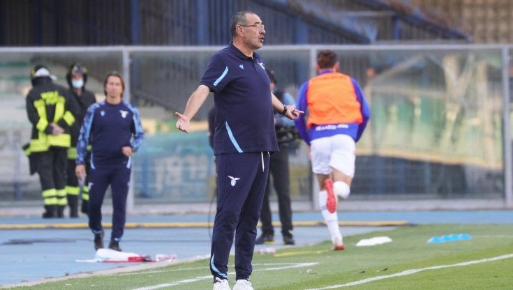 Lazio, Sarri: "Siamo una grande squadra? Io dico che bisogna discuterne". Squadra in ritiro