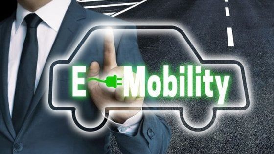 L'auto elettrica fa crescere il Pil e l'occupazione