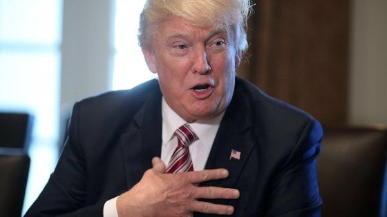 Trump, stretta sulle procedure per entrare negli Usa. Zero privacy e interrogatori. Anche a chi arriva dall'Europa