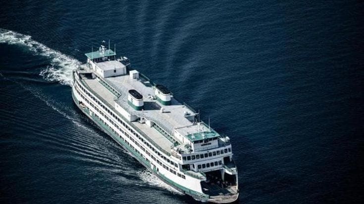 Traghetti per Sardegna, Sicilia e isole minori: in arrivo rincari a due cifre
