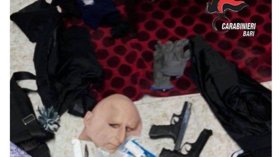 Sannicandro, arrestato baby rapinatore: tradito dallo smartphone rubato durante i colpi