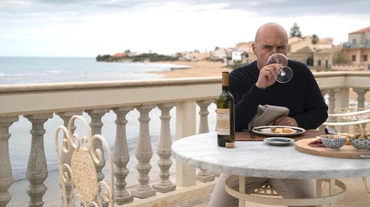 Stasera in tv ‘Il commissario Montalbano’: ‘Salvo amato, Livia mia’, la trama e il cast