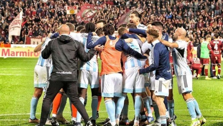 Entella, missione compiuta: 2-0 a Pesaro, e Reggiana a soli due punti