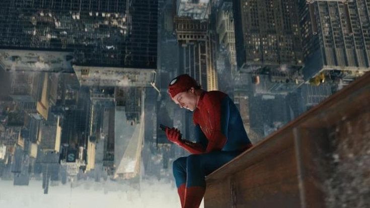 Tom Holland torna Spider-Man, da Itaca a New York: “Un eroe che soffre la solitudine”