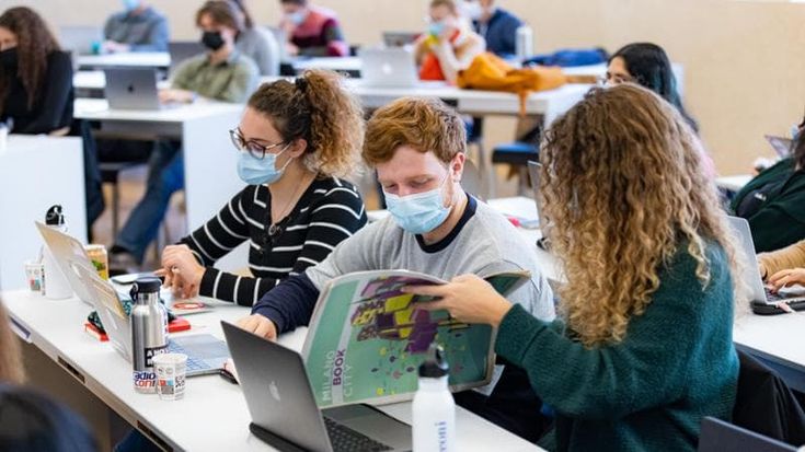 Premi Erc, i ricercatori italiani terzi in Europa. Ma uno su tre lavora in un ateneo estero