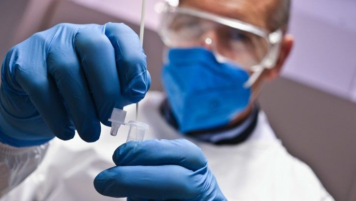 Covid, corsa al tampone: boom di test nelle farmacie a Parma