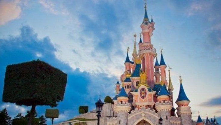 "Portiamo Disneyland in piazza per Ivan": in centinaia in Puglia accorrono per l'ultimo desiderio di un bambino di 7 anni