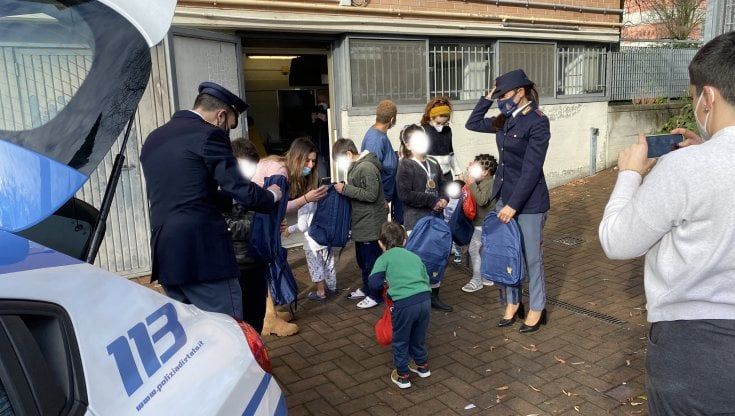 Parma, raccolta fondi in questura per la calza dell'Epifania ai bambini ospiti in comunità