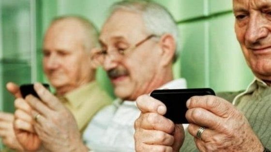 Torino, incontri virtuali su Whatsapp per allenare la mente degli anziani