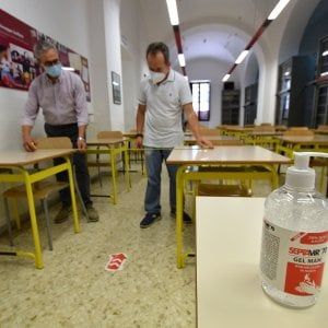 Scuola, nuova circolare di Speranza: "Sempre tamponi per casi sospetti"