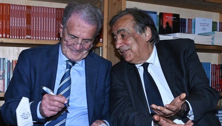 Prodi a Palermo duetta con Orlando: “Il futuro della Sicilia risorsa energetica”
